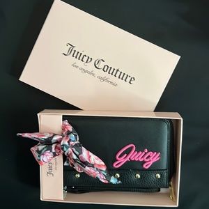 Juicy Couture portfolio / book style wristlet wallet zipper compartment NIB